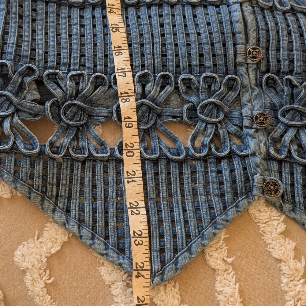 SALE $10 FINAL PRICE! Vintage denim vest, criss/cross braided w flowers, large - Picture 7 of 8